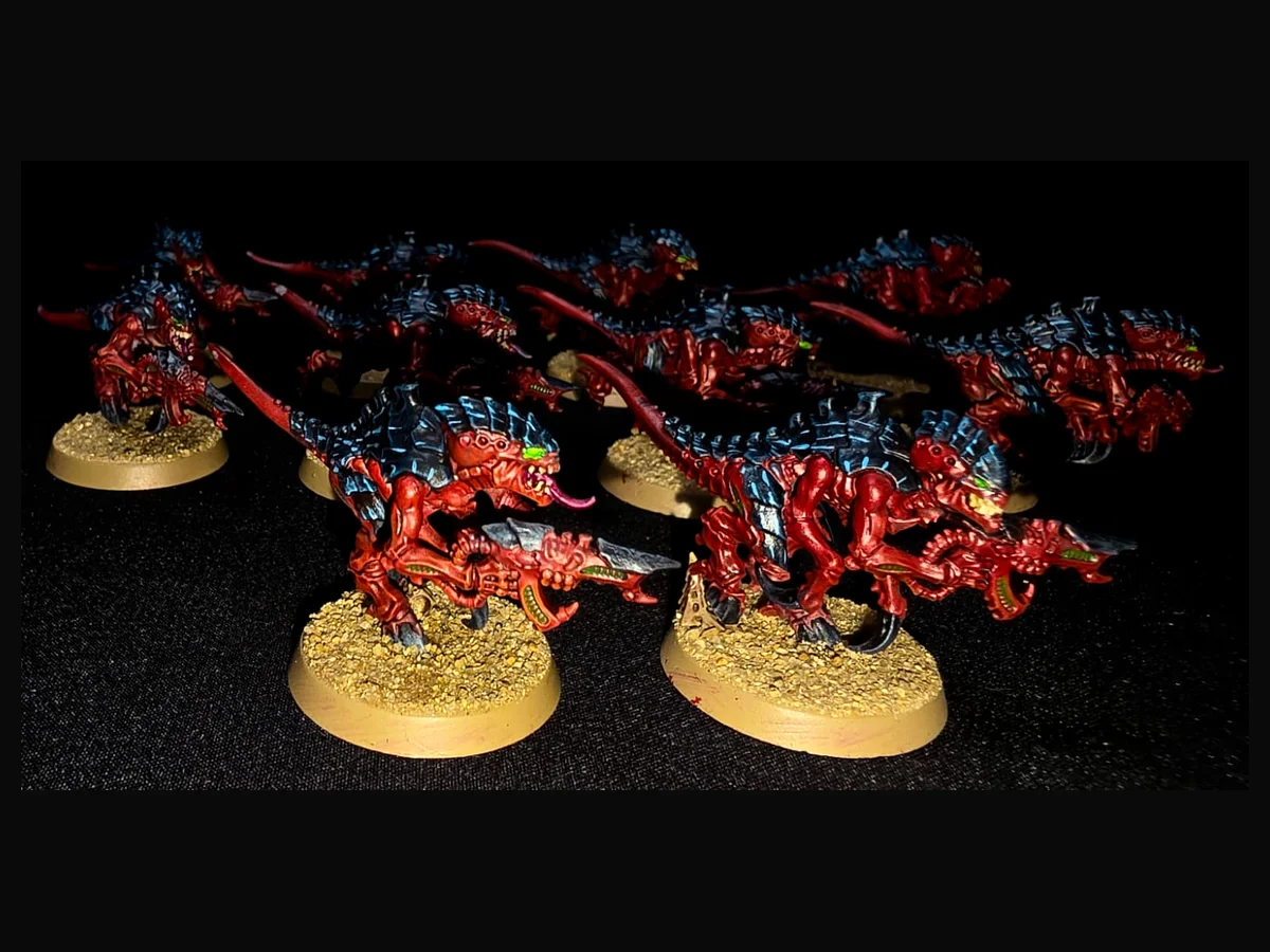 Unit of painted red Tyranid miniatures.